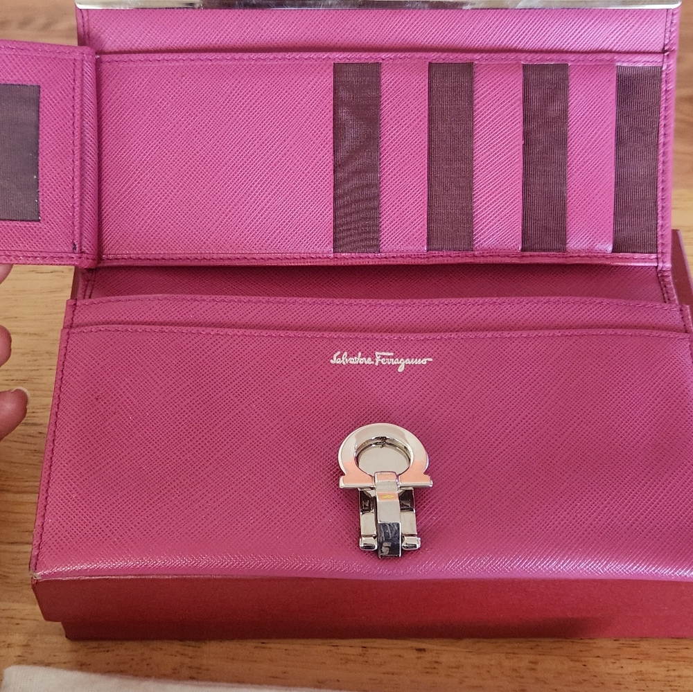 Ferragamo Wallet - Picture 6 of 6